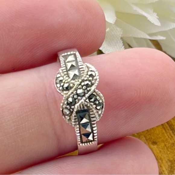 Southwest Jewelry - Vintage Sterling Silver 925 Marcasite Ring Size 5 1/2 5.5 Bow Knot Art Deco